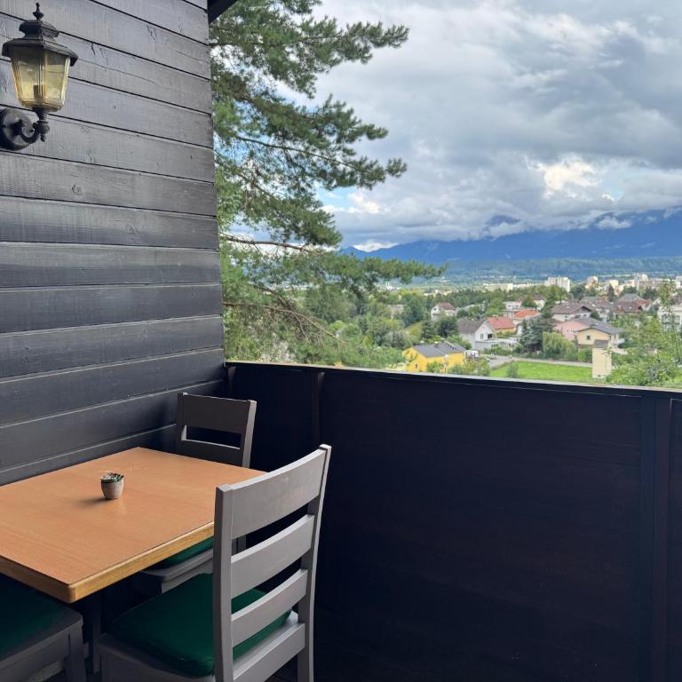 Karawankenblick - Familienzimmer mit Balkon - 2