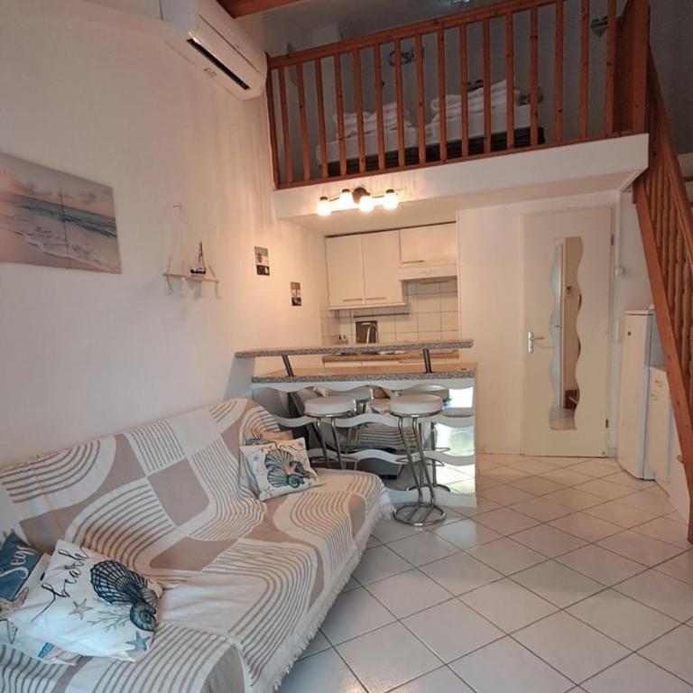 Petite maison dans résidence avec piscine et accès direct à la mer - Maison 2 Chambres - 13