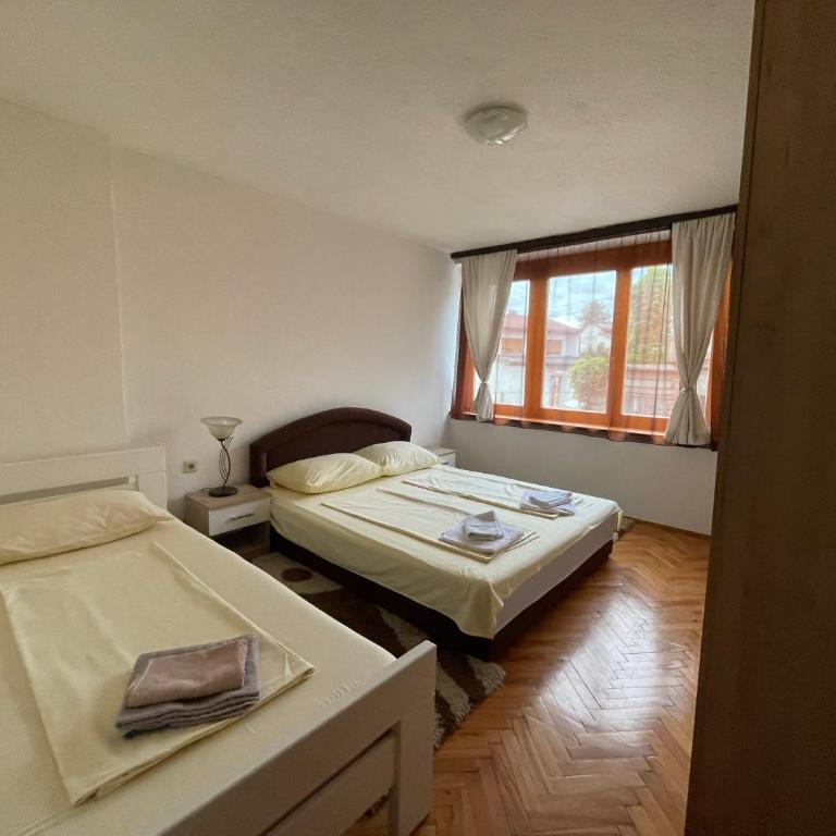 Apartman Mir - Two-Bedroom Apartment - 8