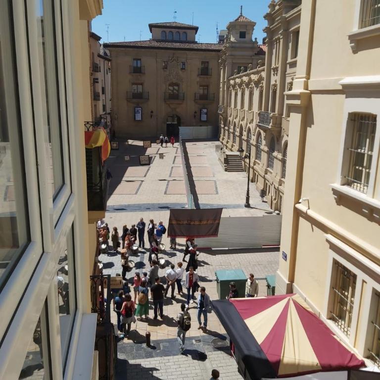 El Rincon de la Merced 1 con Terraza y Aire Acondicionado - Apartamento de 3 dormitorios - 2
