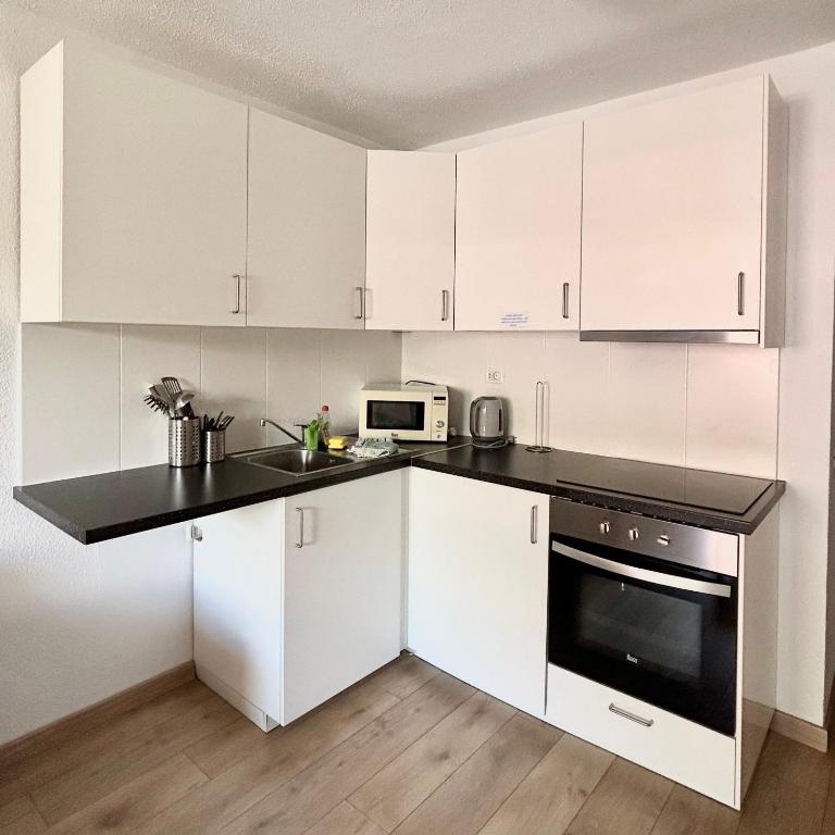 Pool view 2 bed duplex in Castle Harbour C207 - Apartment with Pool View - 13