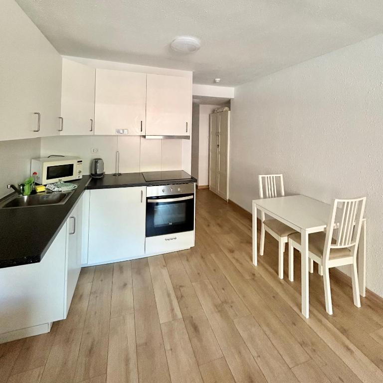 Pool view 2 bed duplex in Castle Harbour C207 - Apartment with Pool View - 6