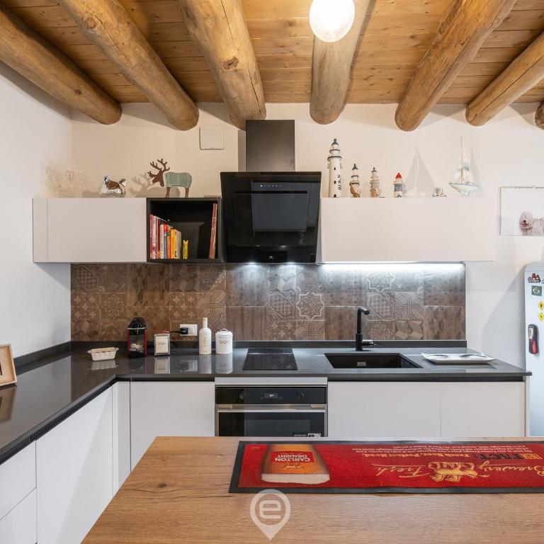 Classic Urban Elegance - One-Bedroom Apartment - 5