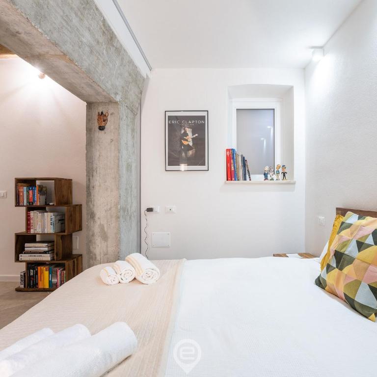 Classic Urban Elegance - One-Bedroom Apartment - 12