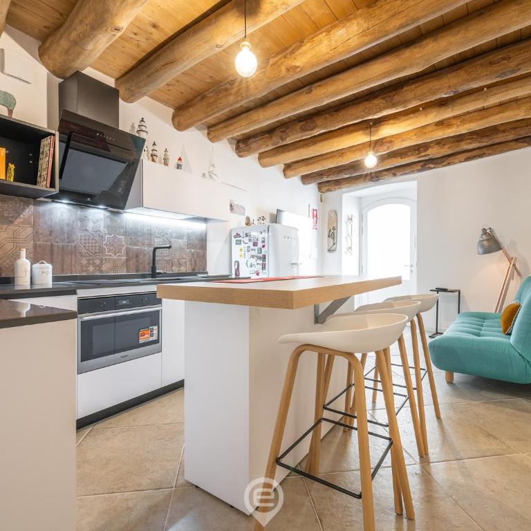 Classic Urban Elegance - One-Bedroom Apartment - 1