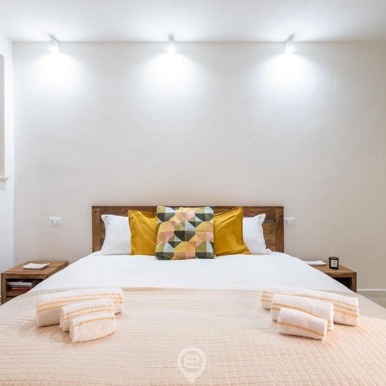 Classic Urban Elegance - One-Bedroom Apartment - 13