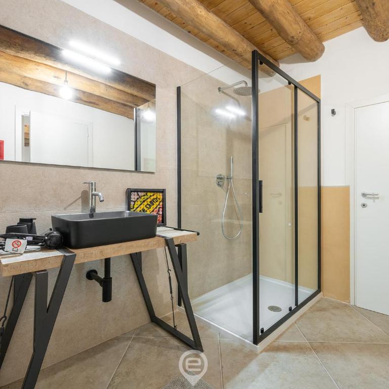 Classic Urban Elegance - One-Bedroom Apartment - 18