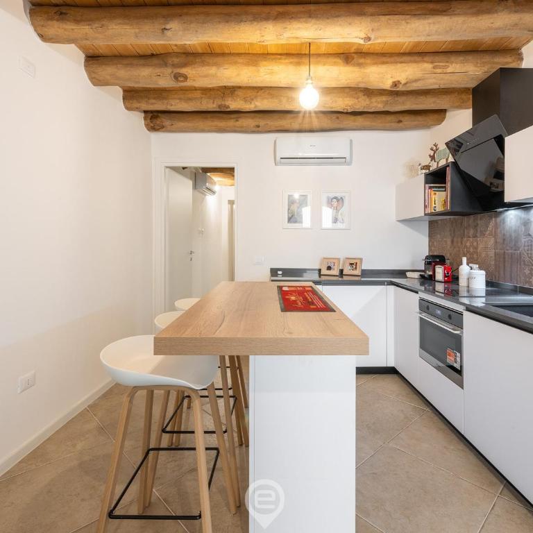 Classic Urban Elegance - One-Bedroom Apartment - 6