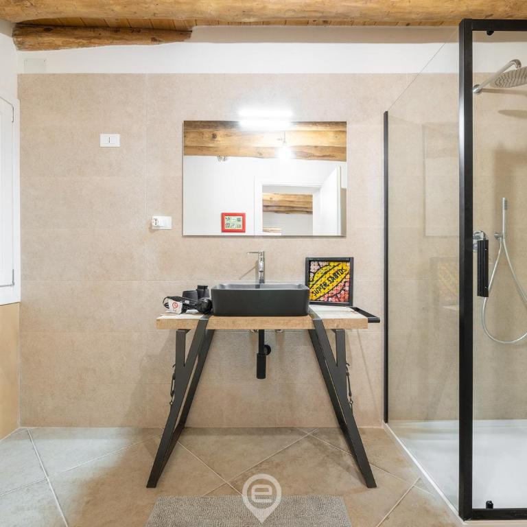 Classic Urban Elegance - One-Bedroom Apartment - 17