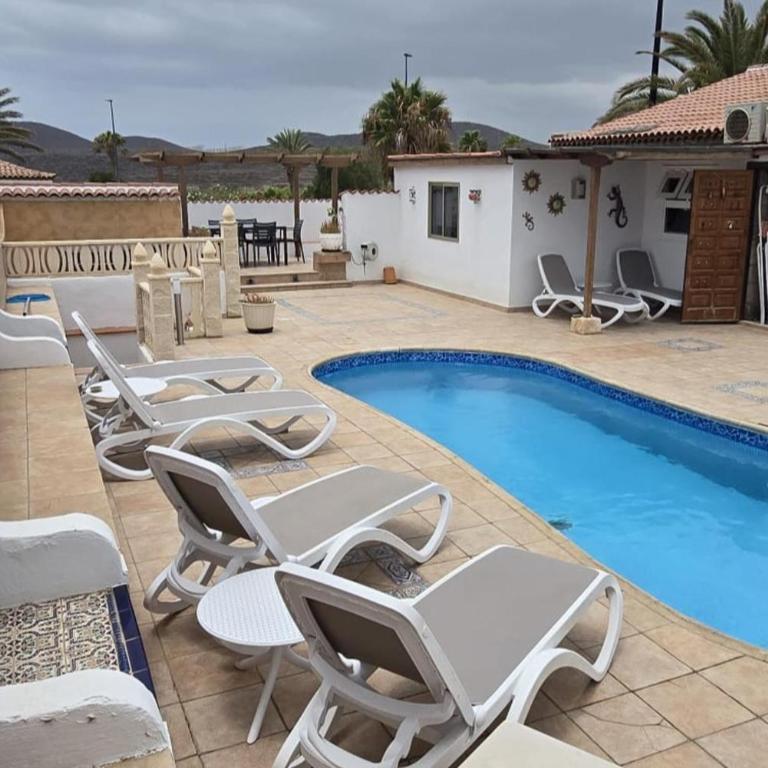 VILLA MALPAS Exceptional 3 Bed Villa - Sleeps 6 - Pool - HotTub- Parking - Villa de 1 dormitorio - 1