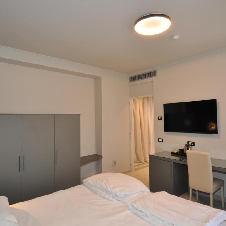 Cavour 30TRE - Moderno per tradizione - Camera Deluxe Matrimoniale/Doppia con Letti Singoli con Balcone - 7