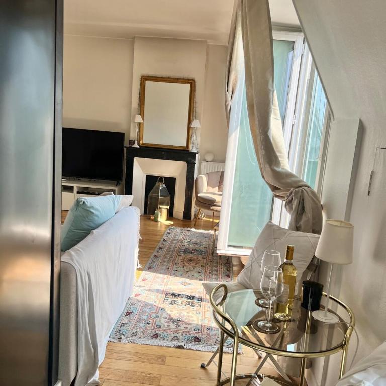 Charming Parisian apartment - One-Bedroom Apartment - 15