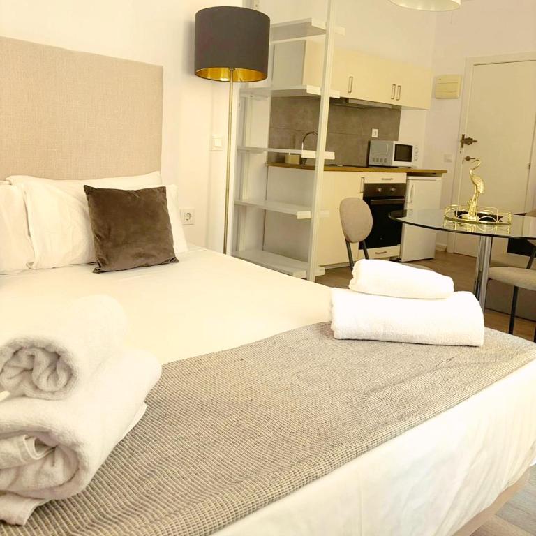 Valencia Bella Flats - One-Bedroom Apartment - 3