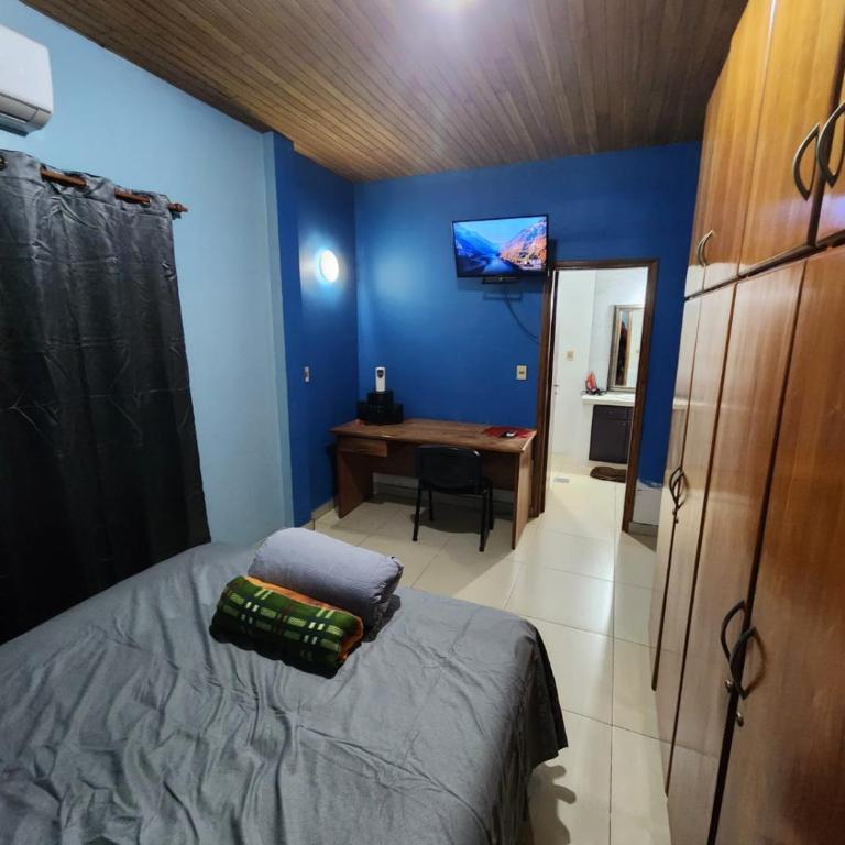 Casa con patio y quincho en Cambyreta Itapua - Five-Bedroom House - 4