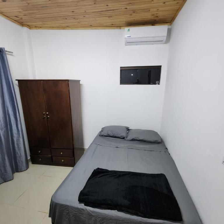 Casa con patio y quincho en Cambyreta Itapua - Five-Bedroom House - 13