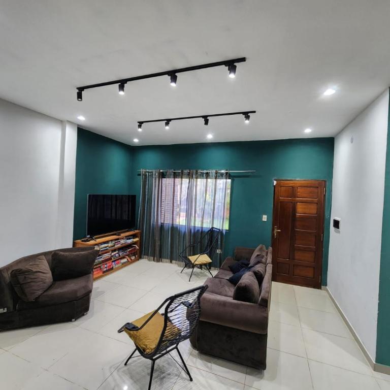 Casa con patio y quincho en Cambyreta Itapua - Five-Bedroom House - 14