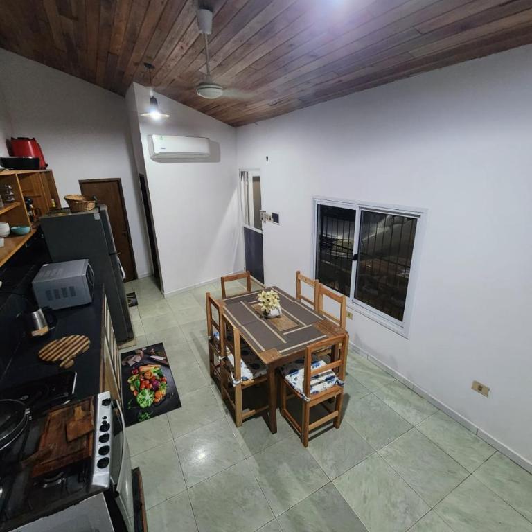 Casa con patio y quincho en Cambyreta Itapua - Five-Bedroom House - 16