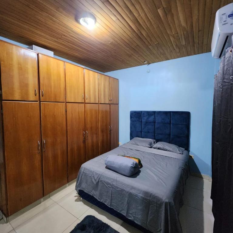 Casa con patio y quincho en Cambyreta Itapua - Five-Bedroom House - 18