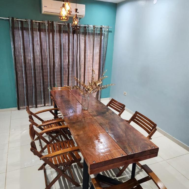 Casa con patio y quincho en Cambyreta Itapua - Five-Bedroom House - 20