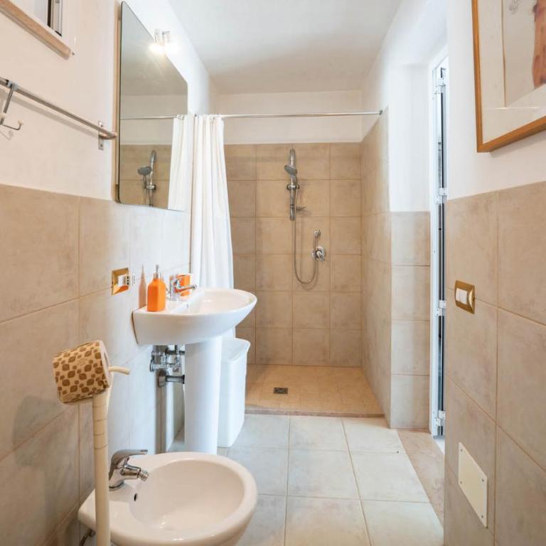 Dimora Laveneziana by Rentbeat - Villa - 37