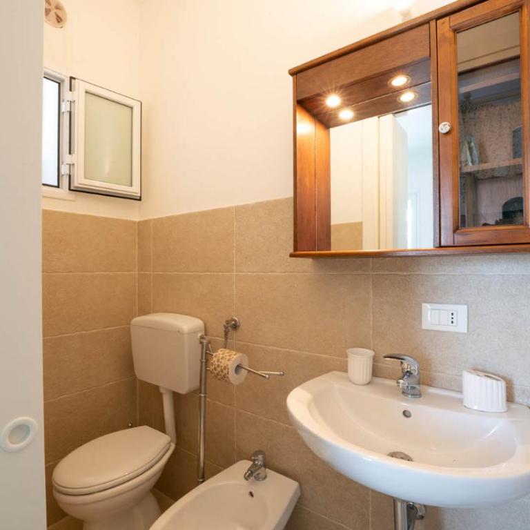 Dimora Laveneziana by Rentbeat - Villa - 38