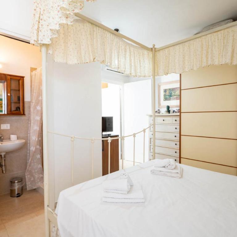 Dimora Laveneziana by Rentbeat - Villa - 18
