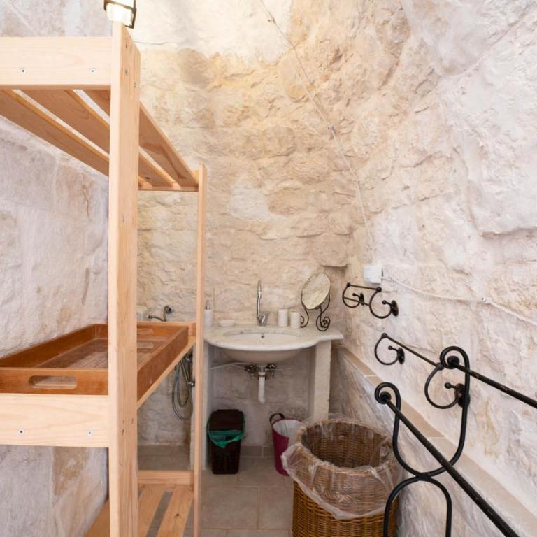 Dimora Laveneziana by Rentbeat - Villa - 39