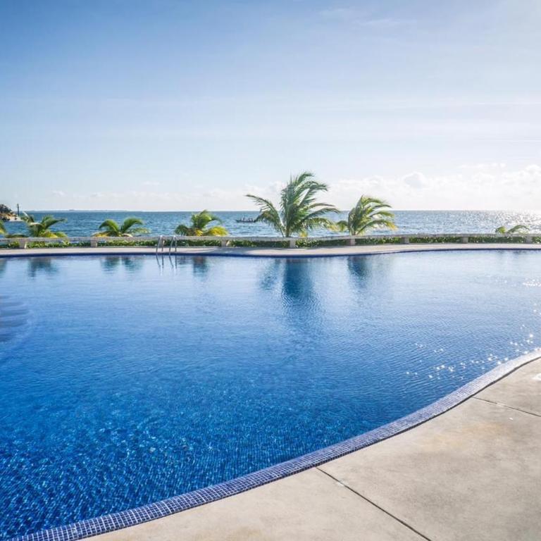Beachfront Condo AC Pool WiFi Laundry - Apartamento de 2 dormitorios con balcón y vistas al mar - 7
