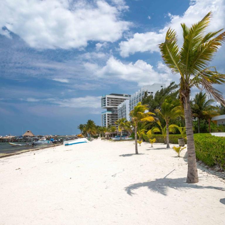 Beachfront Condo AC Pool WiFi Laundry - Apartamento de 2 dormitorios con balcón y vistas al mar - 25