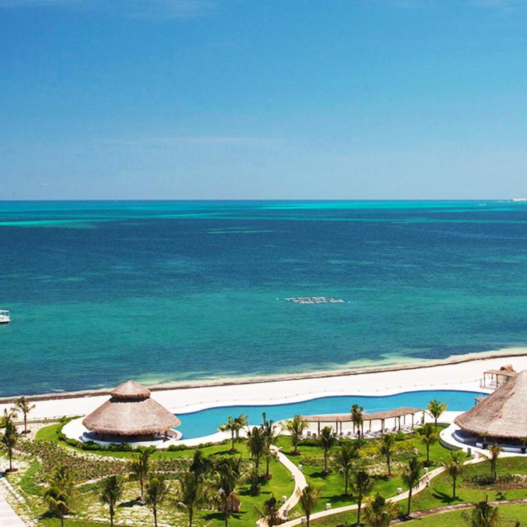 Beachfront Condo AC Pool WiFi Laundry - Apartamento de 2 dormitorios con balcón y vistas al mar - 21