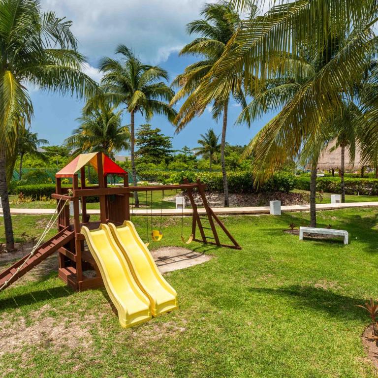 Beachfront Condo AC Pool WiFi Laundry - Apartamento de 2 dormitorios con balcón y vistas al mar - 32