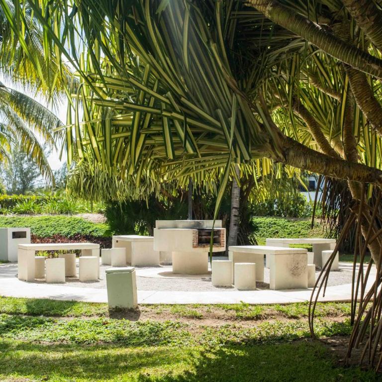 Beachfront Condo AC Pool WiFi Laundry - Apartamento de 2 dormitorios con balcón y vistas al mar - 37