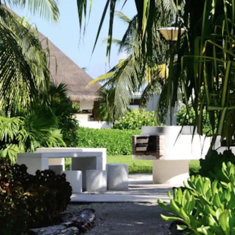 Beachfront Condo AC Pool WiFi Laundry - Apartamento de 2 dormitorios con balcón y vistas al mar - 58