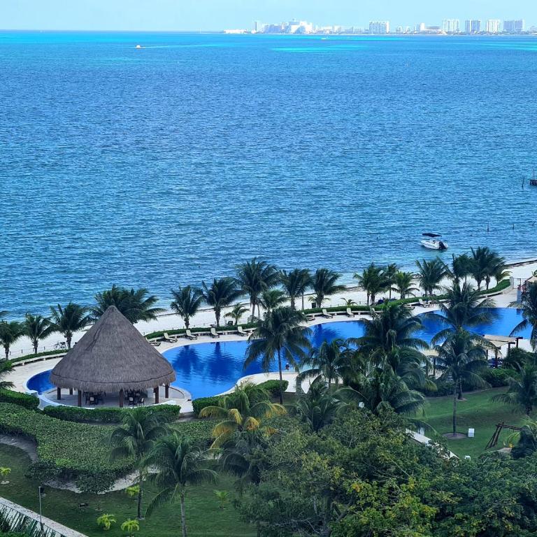 Beachfront Condo AC Pool WiFi Laundry - Apartamento de 2 dormitorios con balcón y vistas al mar - 64