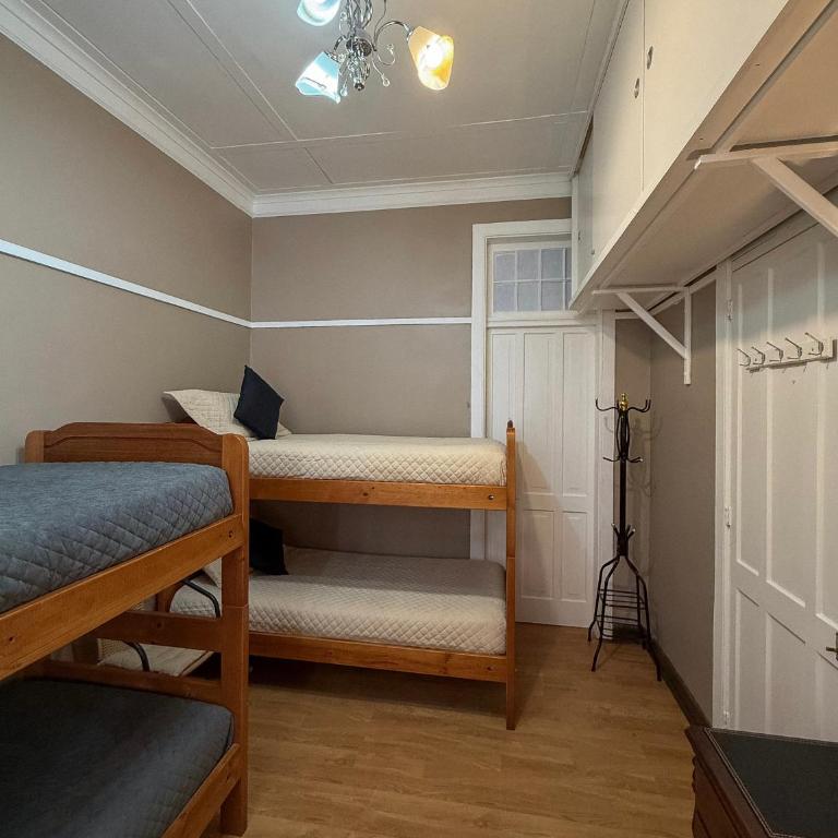 Hostal Arenas del Mar - Cama en habitación compartida con 4 camas - 4