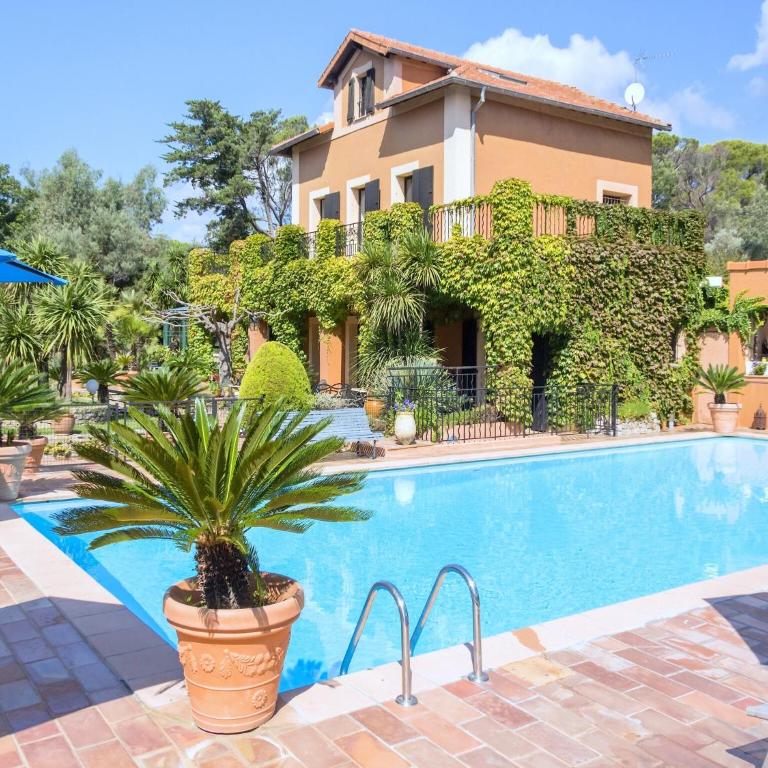 Mansion in Fréjus with Private Pool - Maison de Vacances 4 Chambres - 1