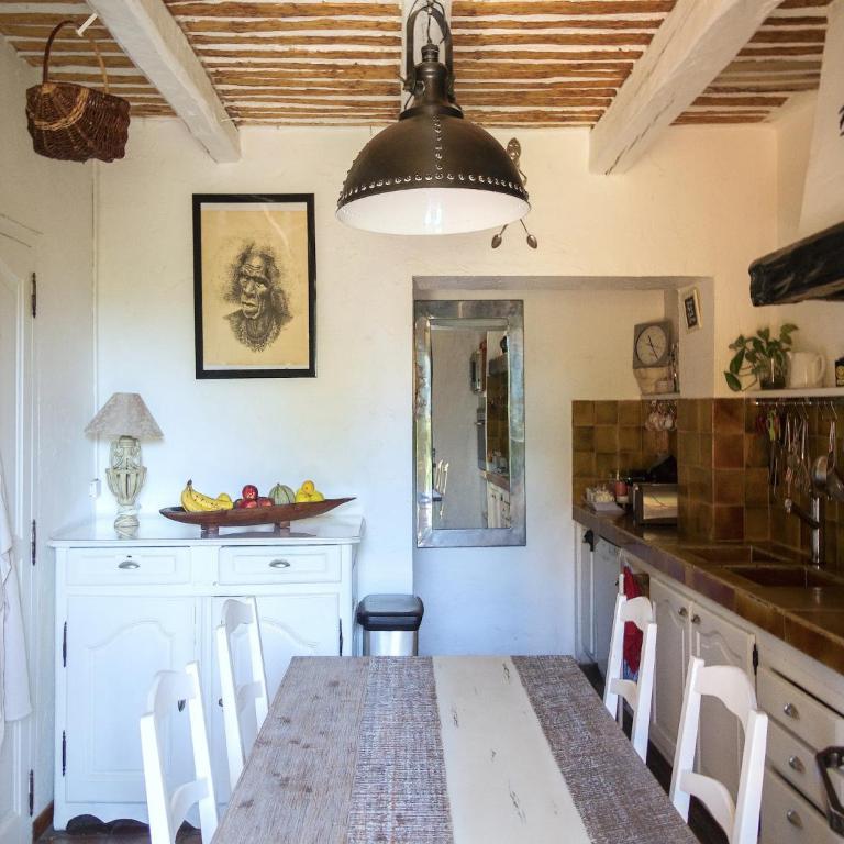 Mansion in Fréjus with Private Pool - Maison de Vacances 4 Chambres - 13