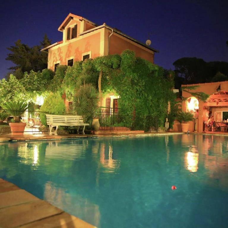 Mansion in Fréjus with Private Pool - Maison de Vacances 4 Chambres - 7