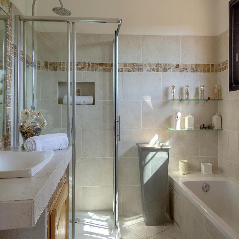 Mansion in Fréjus with Private Pool - Maison de Vacances 4 Chambres - 22