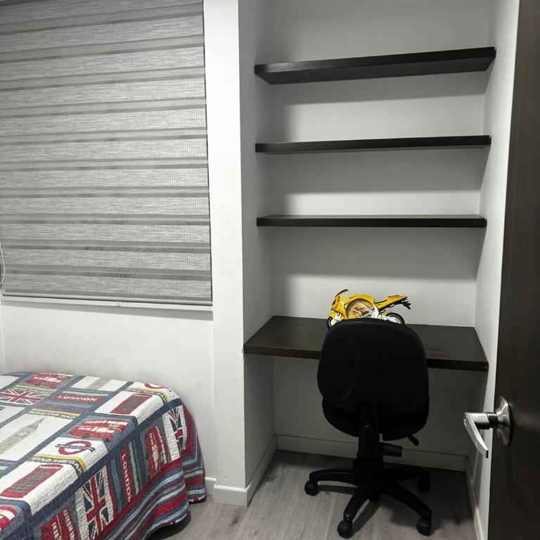 Aptosvacacionales Medellín - Apartment with Balcony - 4