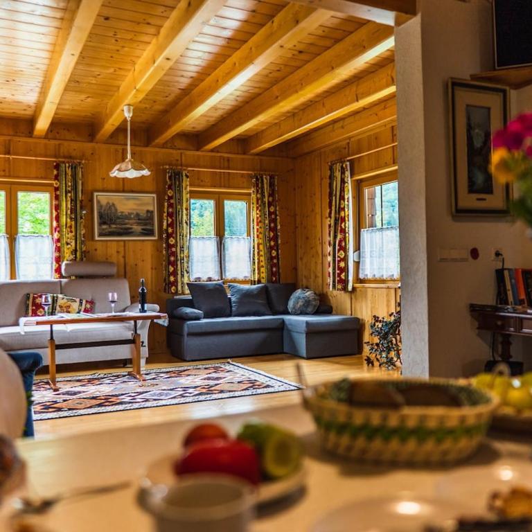 Ferienholzhaus in Sankt Gallen im Gesäuse in der Steiermark - Apartment mit 2 Schlafzimmern und Bergblick - 1