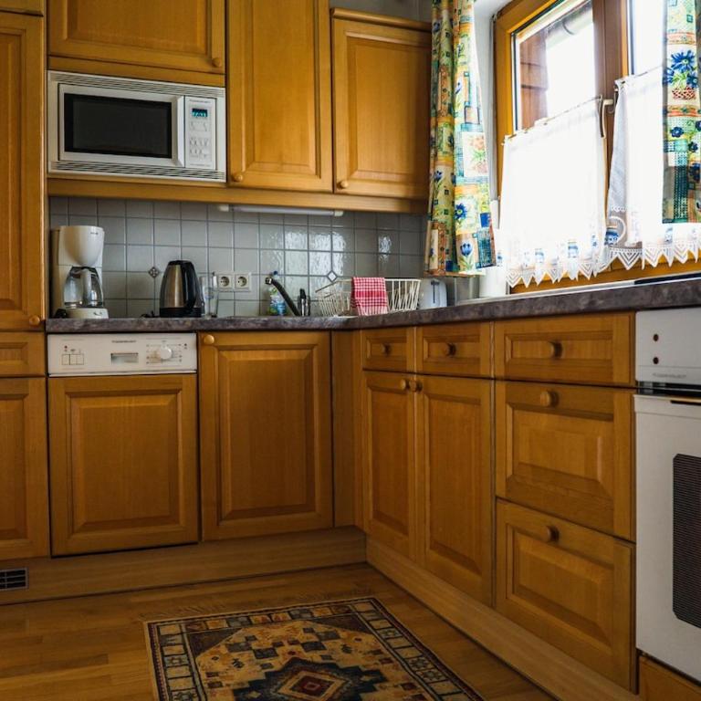 Ferienholzhaus in Sankt Gallen im Gesäuse in der Steiermark - Apartment mit 2 Schlafzimmern und Bergblick - 4