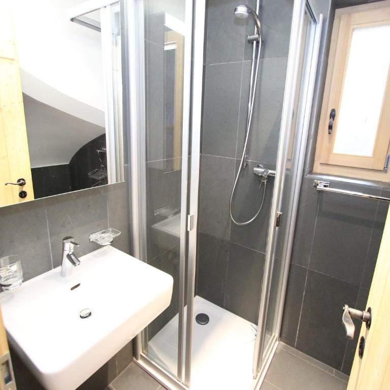 Chalet in La Tzoumaz near Ski Slopes - Superior Chalet - 22