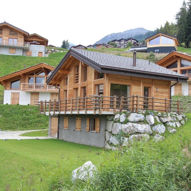 Chalet in La Tzoumaz near Ski Slopes - Superior Chalet - 1
