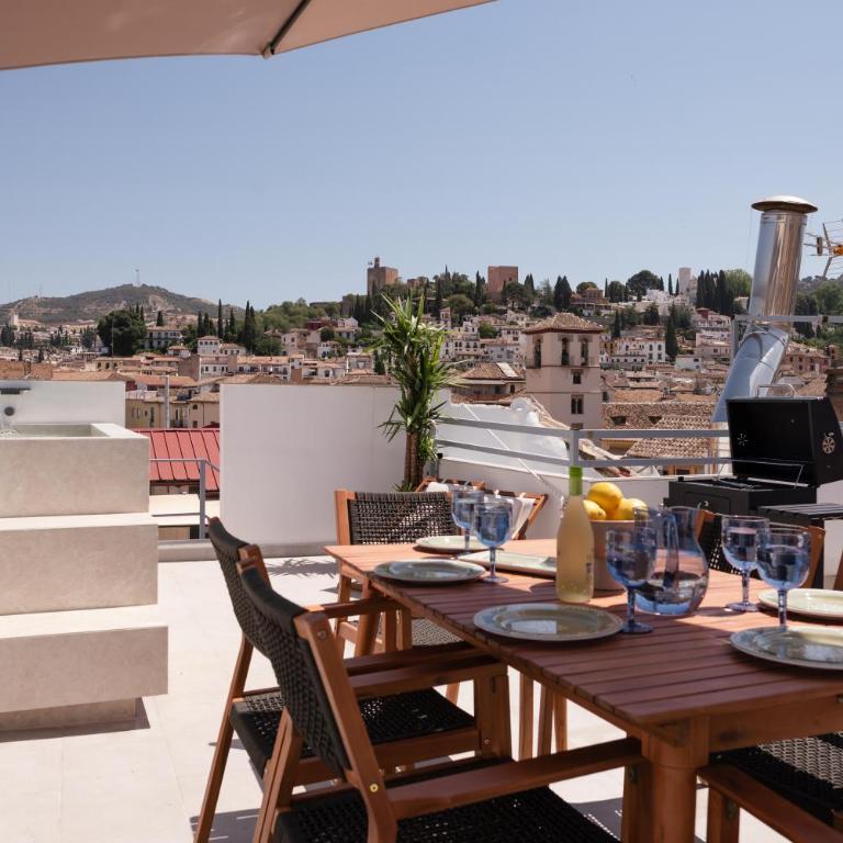 Navas 402 Ático & Pool Alhambra views - Three-Bedroom Apartment with View - 4