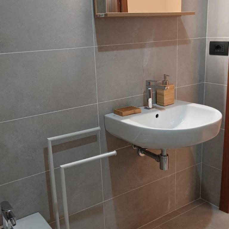 Un Letto a Casteddu - Double Room with Private Bathroom - 6