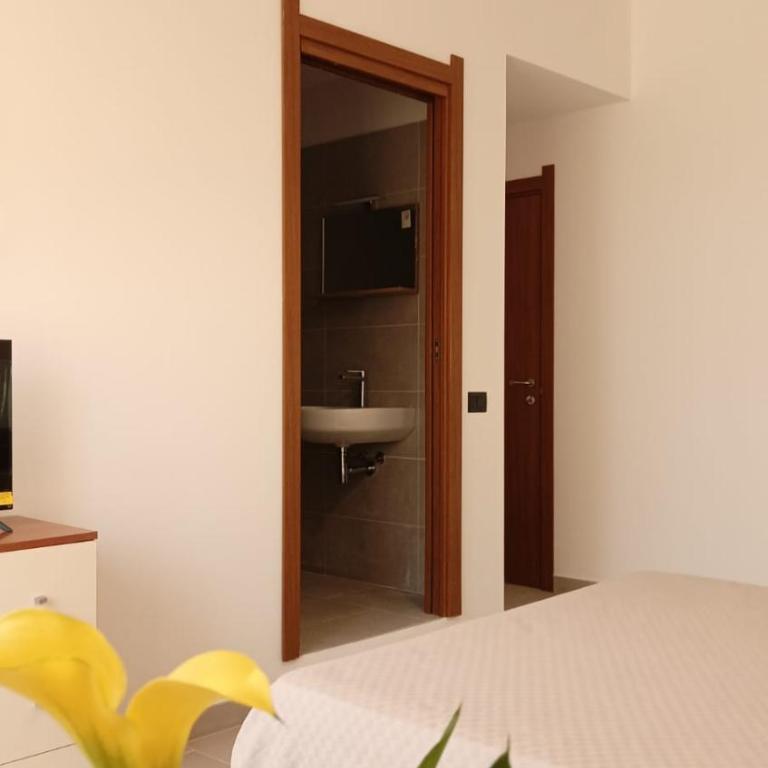 Un Letto a Casteddu - Double Room with Private Bathroom - 4