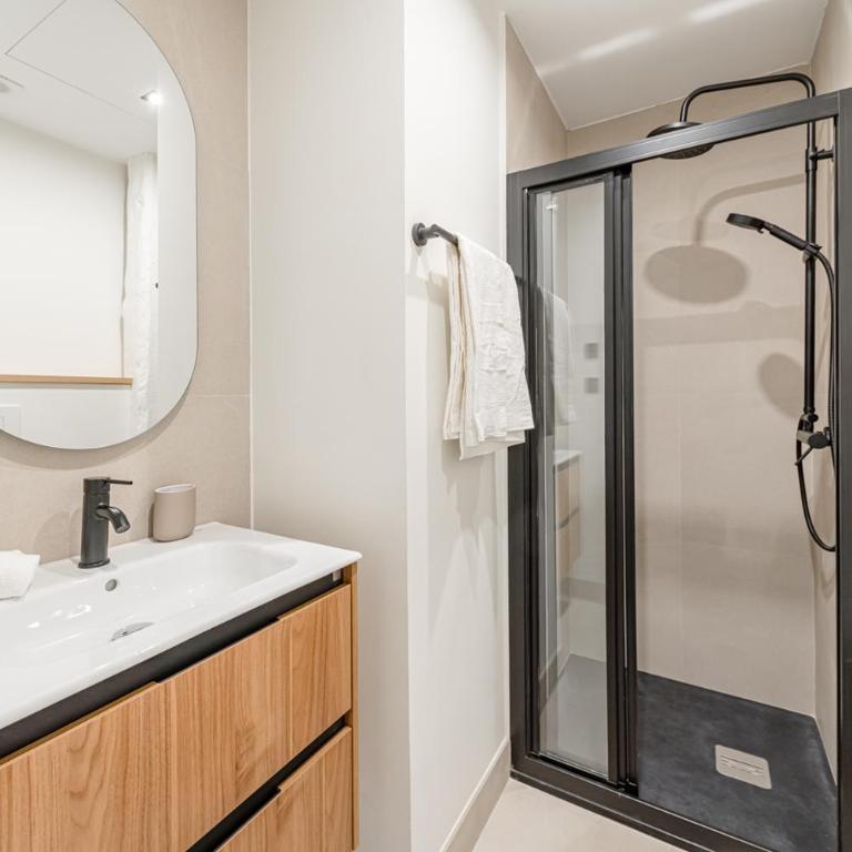 Trees Chueca Apartments - One-Bedroom Apartment - 3