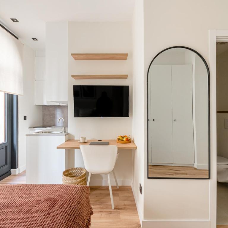 Trees Chueca Apartments - One-Bedroom Apartment - 12