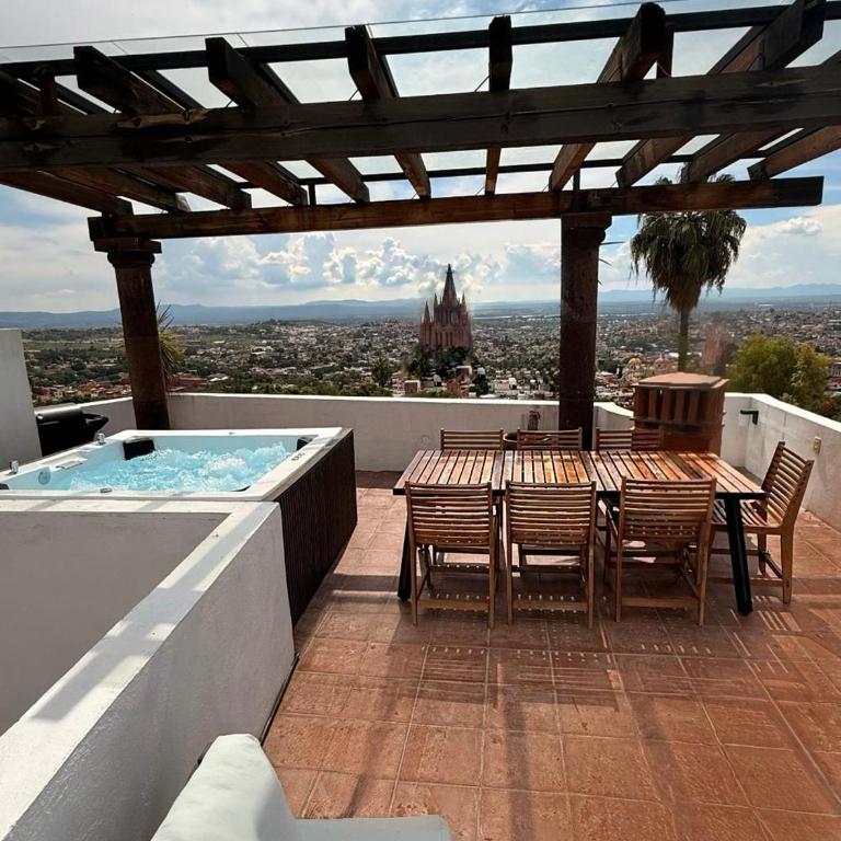 LUXO Casa en San Miguel de Allende Centro con Vistas Panorámicas - Casa de 5 dormitorios - 1
